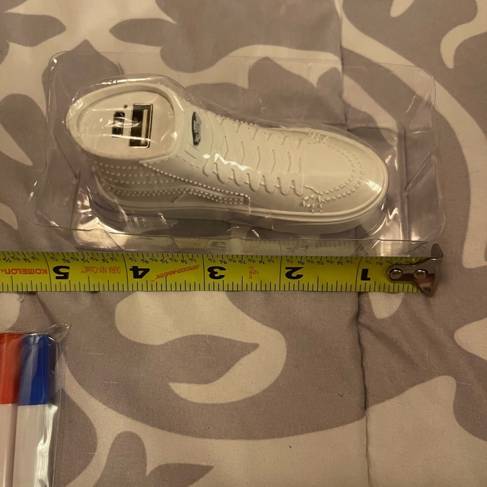 Collectors! BNIB Vans customizable portable usb skate shoe phone charger